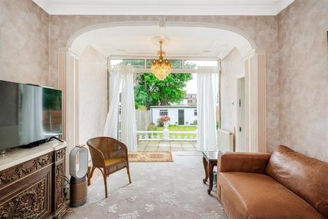 10 Glebelands Avenue, London, E18 2AB