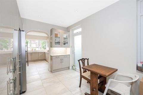 10 Glebelands Avenue, London, E18 2AB