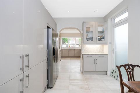 10 Glebelands Avenue, London, E18 2AB