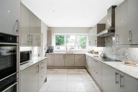 10 Glebelands Avenue, London, E18 2AB