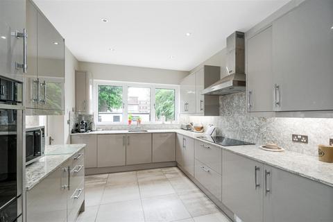10 Glebelands Avenue, London, E18 2AB