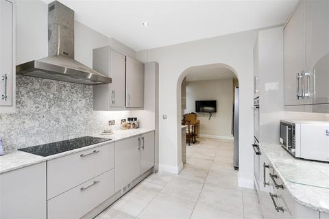 10 Glebelands Avenue, London, E18 2AB