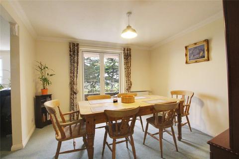 2 bedroom flat to rent, Beach Crescent, Littlehampton, West Sussex, BN17