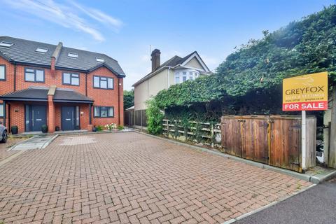 Maidstone Road, Wigmore, Gillingham, ME8