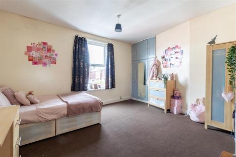 4 bedroom house to rent, Brudenell View, Hyde Park, Leeds