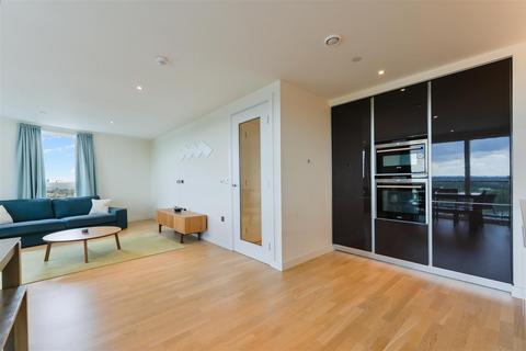 3 bedroom apartment for sale, Pump House Crescent, Brentford, TW8