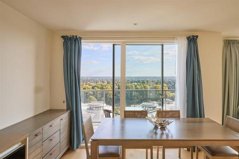 3 bedroom apartment for sale, Pump House Crescent, Brentford, TW8