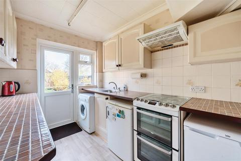 3 bedroom semi-detached house for sale, Birchwood Avenue, Wallington