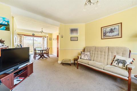 3 bedroom semi-detached house for sale, Birchwood Avenue, Wallington