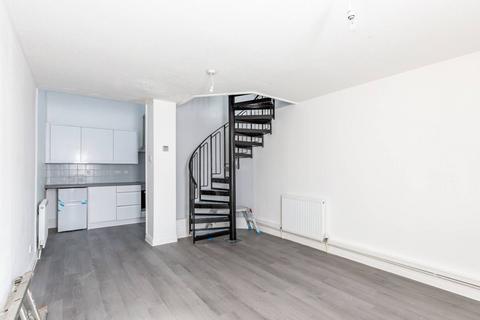 1 bedroom terraced house to rent, Elgar Close, Upton Park, London, E13