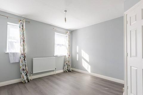 1 bedroom terraced house to rent, Elgar Close, Upton Park, London, E13