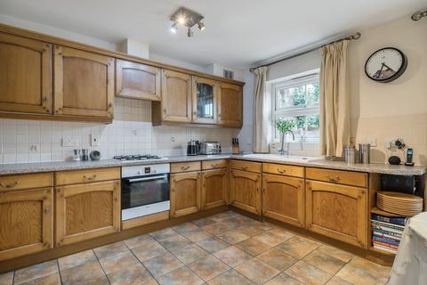 16 Bunce Drive, Caterham, CR3 5FF