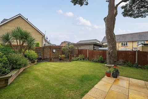 16 Bunce Drive, Caterham, CR3 5FF