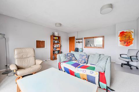 15 Allison Close, London, SE10 8AZ
