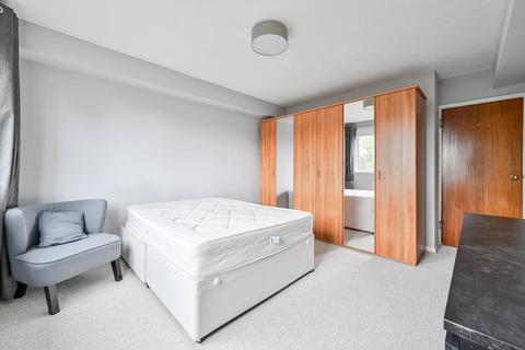 15 Allison Close, London, SE10 8AZ