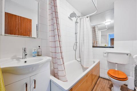 15 Allison Close, London, SE10 8AZ