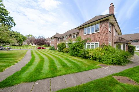 24 The Glen, Northwood, HA6 2UR