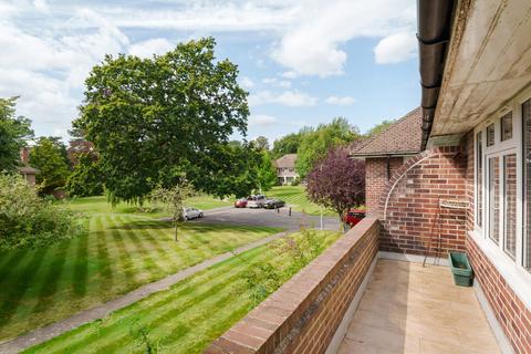 24 The Glen, Northwood, HA6 2UR