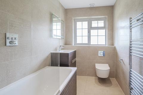 24 The Glen, Northwood, HA6 2UR