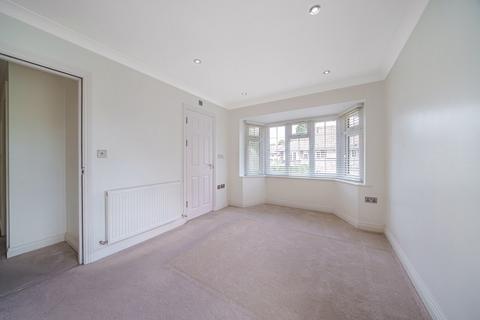 24 The Glen, Northwood, HA6 2UR