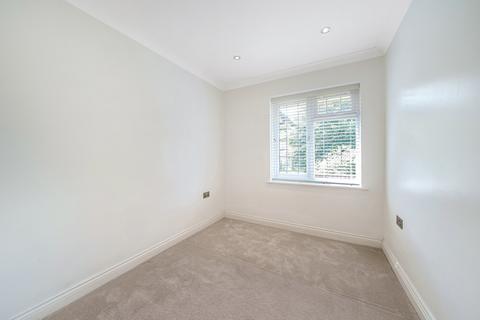 24 The Glen, Northwood, HA6 2UR