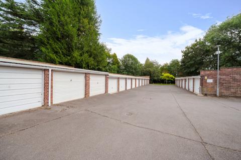 24 The Glen, Northwood, HA6 2UR