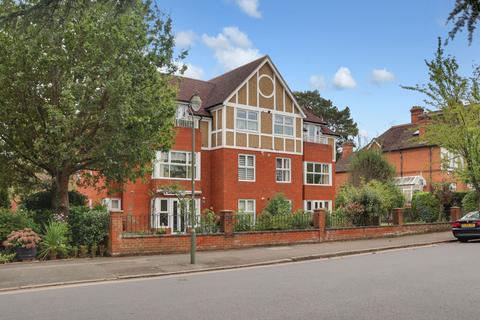 2 bedroom flat for sale, Foley Mews, Claygate, KT10