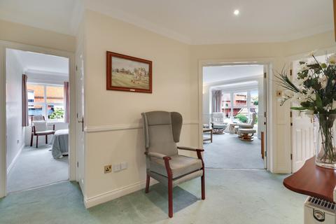 2 bedroom flat for sale, Foley Mews, Claygate, KT10