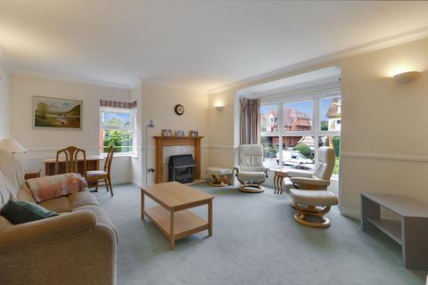 2 bedroom flat for sale, Foley Mews, Claygate, KT10