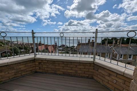 2 bedroom apartment to rent, Beaumont Rise, Ventnor