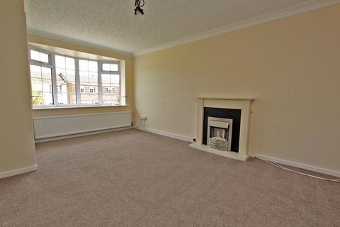 2 bedroom townhouse to rent, Nairn Close, Nottingham NG5