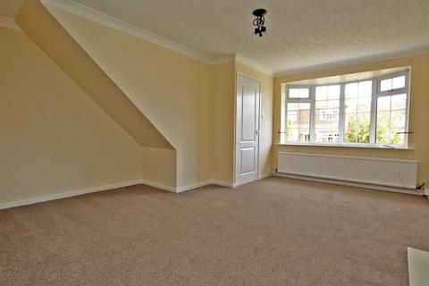 2 bedroom townhouse to rent, Nairn Close, Nottingham NG5