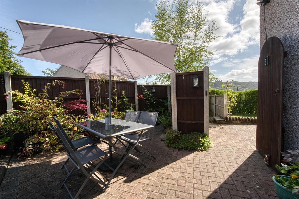 Rear Garden - dining patio.jpg