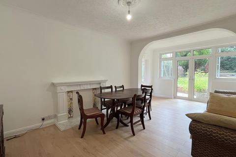 4 bedroom detached house to rent, Waterer Rise, Wallington SM6