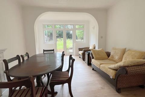 5 bedroom detached house to rent, Waterer Rise, Wallington SM6