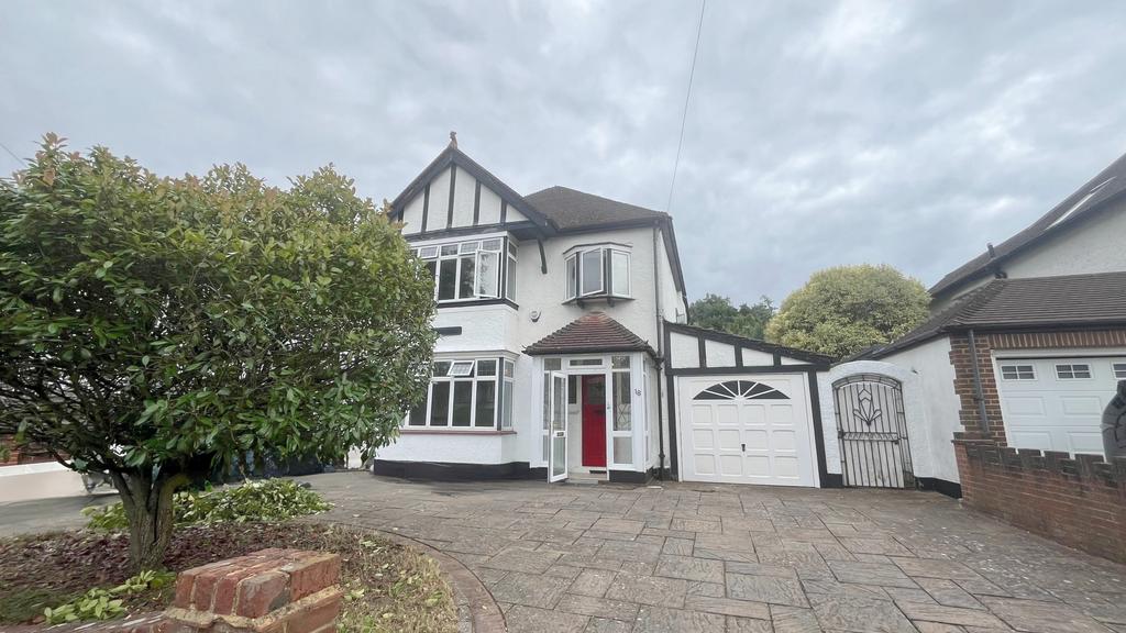Waterer Rise, Wallington SM6 5 bed detached house to rent - £2,950 pcm ...