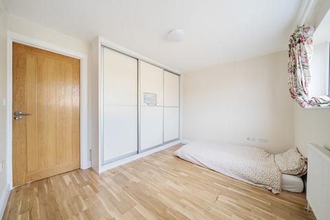 42 Seaford Close, Ruislip, HA4 7HN