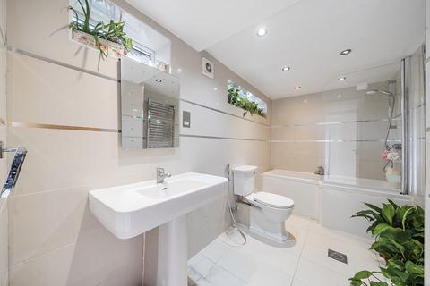 42 Seaford Close, Ruislip, HA4 7HN