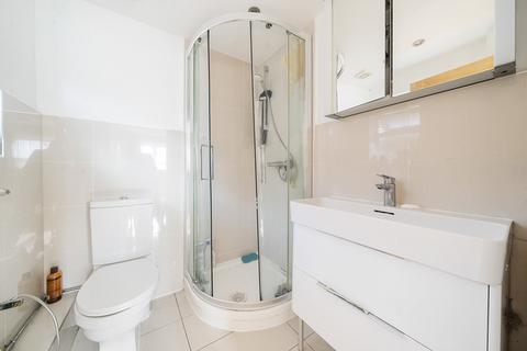 42 Seaford Close, Ruislip, HA4 7HN