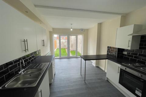 3 bedroom townhouse to rent, Norton Road, Pelsall