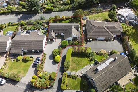 3 bedroom detached bungalow for sale, Furnbrook Gardens, Huddersfield