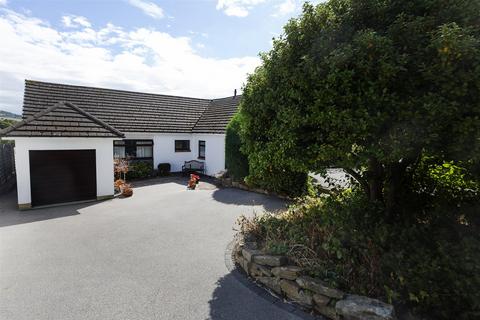 3 bedroom detached bungalow for sale, Furnbrook Gardens, Huddersfield