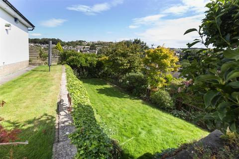 3 bedroom detached bungalow for sale, Furnbrook Gardens, Huddersfield