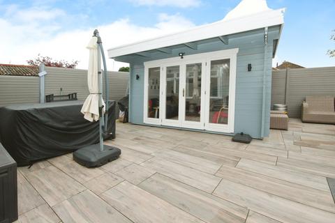 7 Box Close, Poole, BH17 7AR