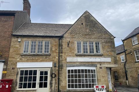 Shop to rent, 15 High Street, Moreton-In-Marsh