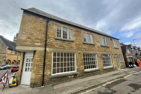 Shop to rent, 15 High Street, Moreton-In-Marsh