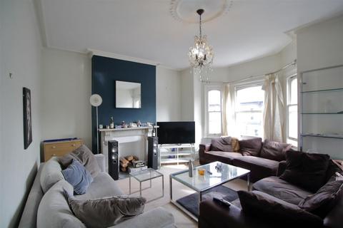 2 bedroom flat to rent, Dalberg Road ., London SW2