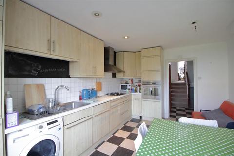 2 bedroom flat to rent, Dalberg Road ., London SW2