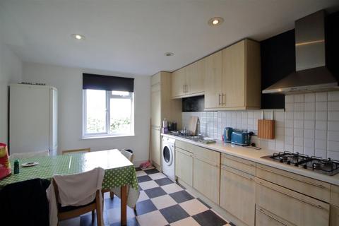 2 bedroom flat to rent, Dalberg Road ., London SW2