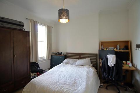 2 bedroom flat to rent, Dalberg Road ., London SW2